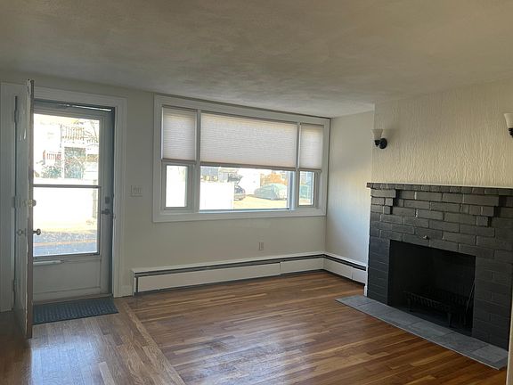 3rd image of 109 Tafts Ave
