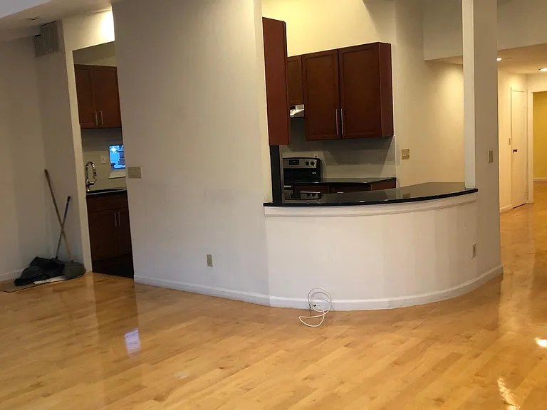 237 Great Neck Rd #4B — Photo 2