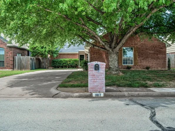 1817 Victoria Dr, Edmond, OK 73003