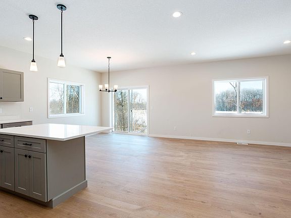 4th image of 263 Eagle Ridge Dr