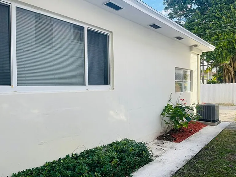 120 N Palmway — Photo 21