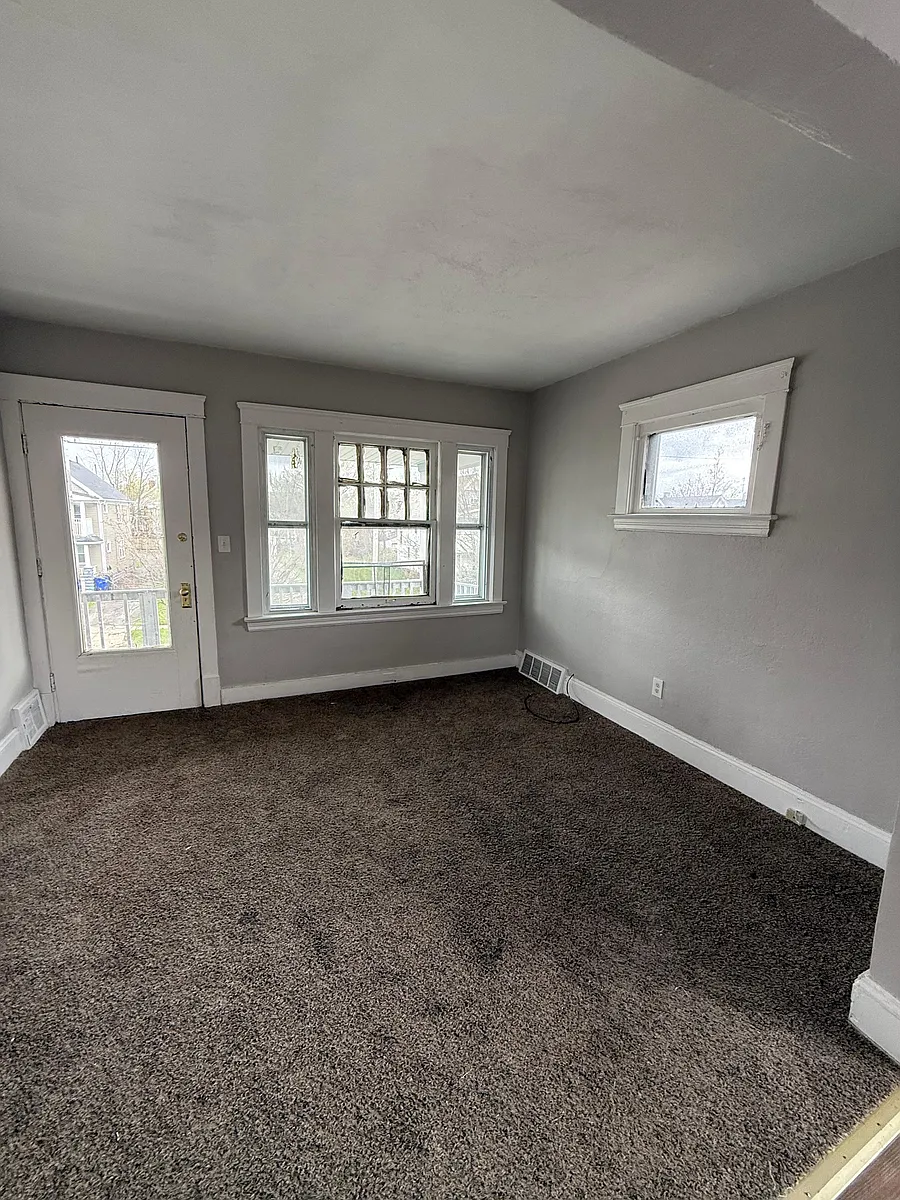 Building Photo - 10005 Mount Auburn Ave #2