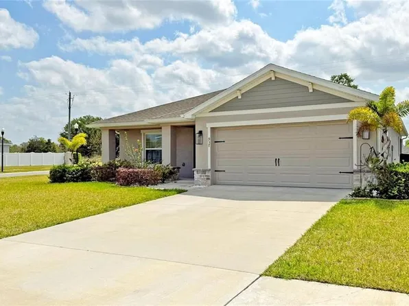 937 Montgomery Ln, Polk City, FL 33868