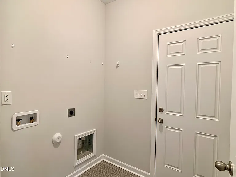 130 Henhouse Ct — Photo 11