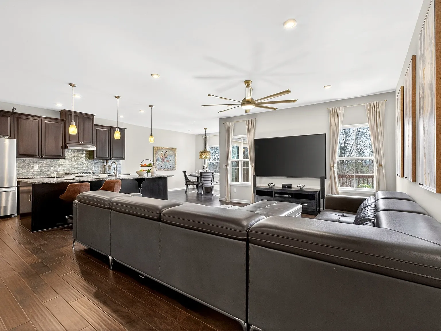 5 bed, 4.5 bath, 4168 sqft, $6,000 — Photo 3