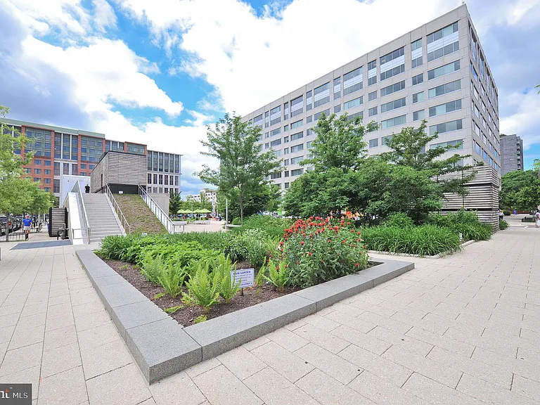 1000 New Jersey Ave SE #609 — Photo 36
