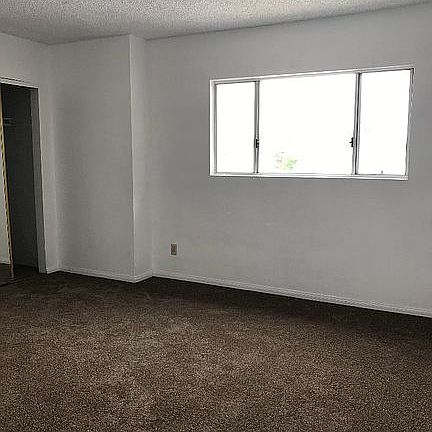 2nd image of 1326 W 90th Pl