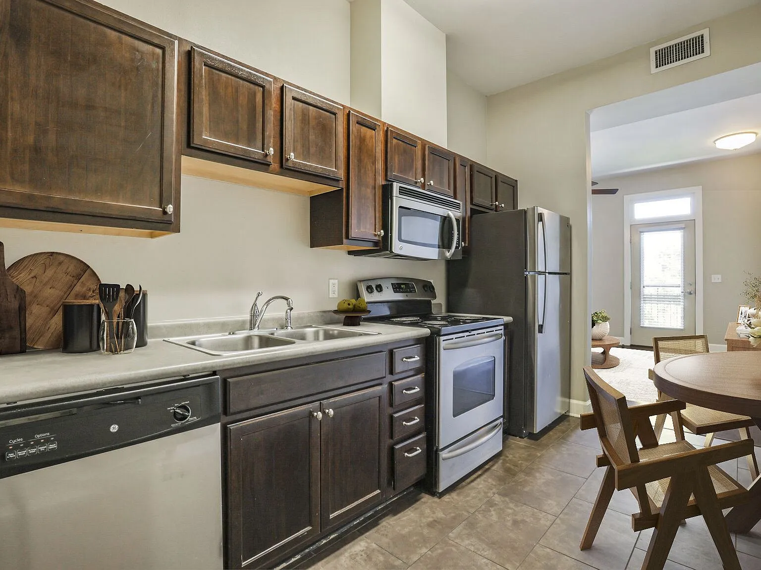Aloysius Apartments — Photo 4