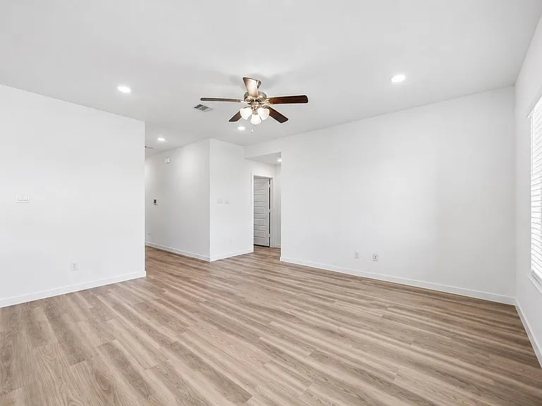 9522 Wall St — Photo 9