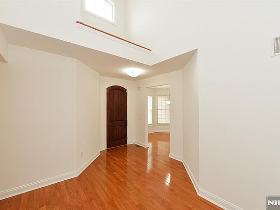 2nd image of 99 Windsor Ln