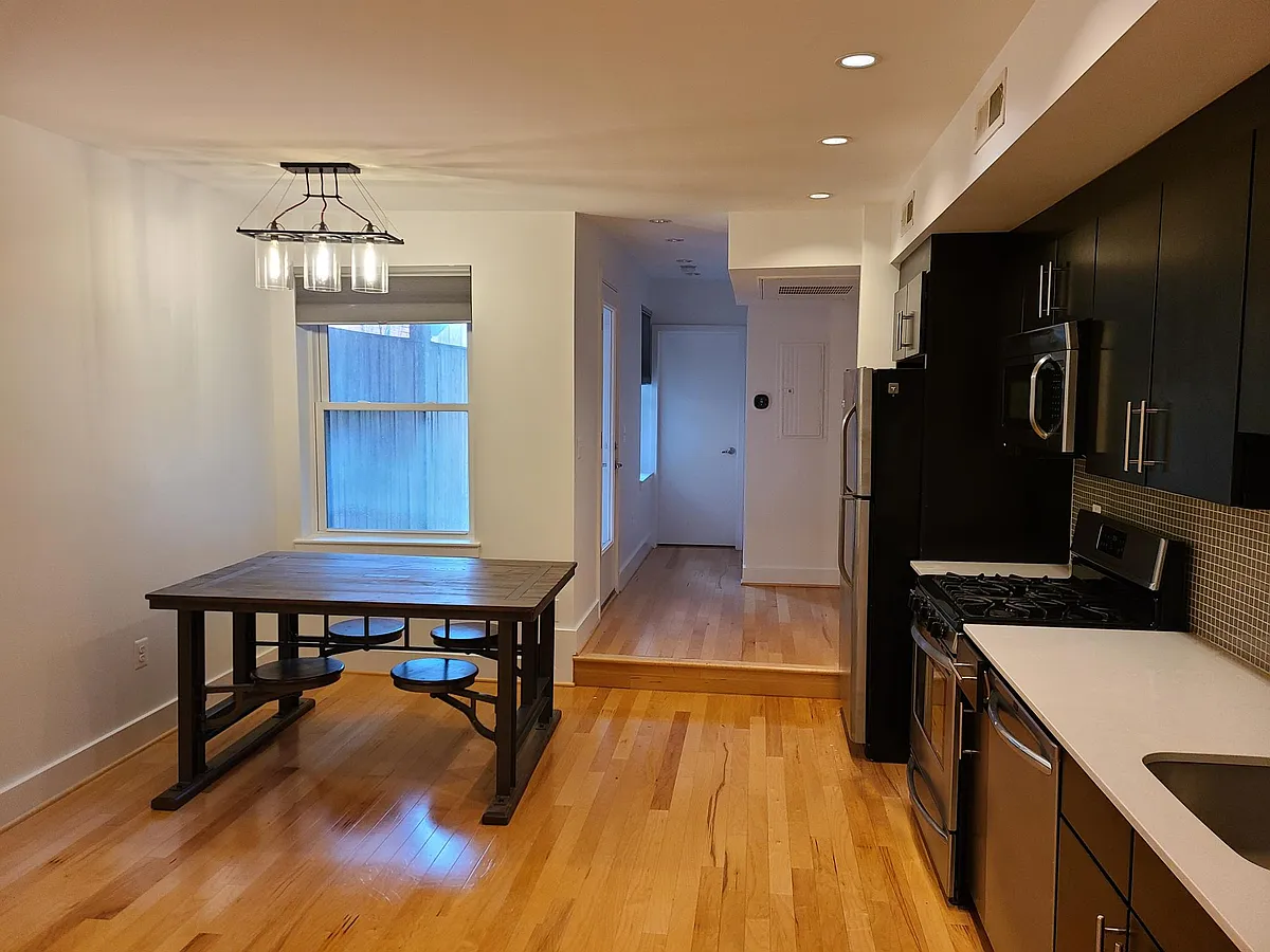 Building Photo - 812 Otis Pl NW #1