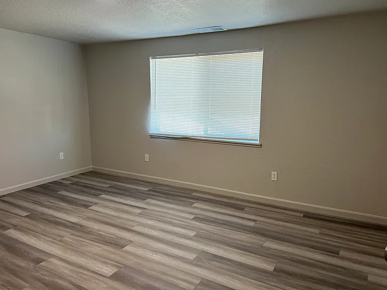 424 Frontage Rd #1 — Photo 7