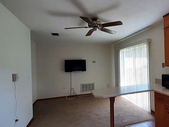 5th image of 909 NE Coldwater Ave
