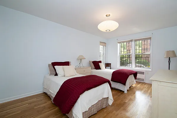 Sold by Qwest Residential Downtown LLC | media 10