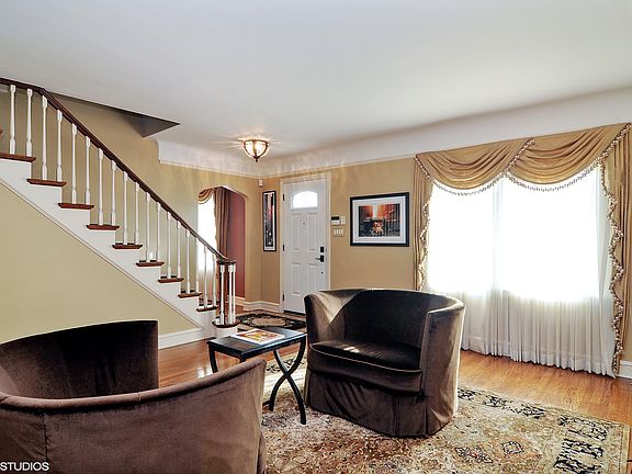 3rd image of 6112 N Kilbourn Ave