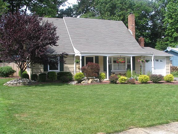 4 BR Cape on cul de sac