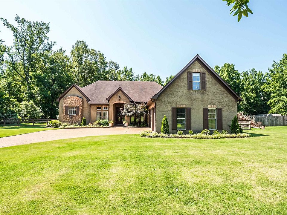 1st image of 380 Estate Dr