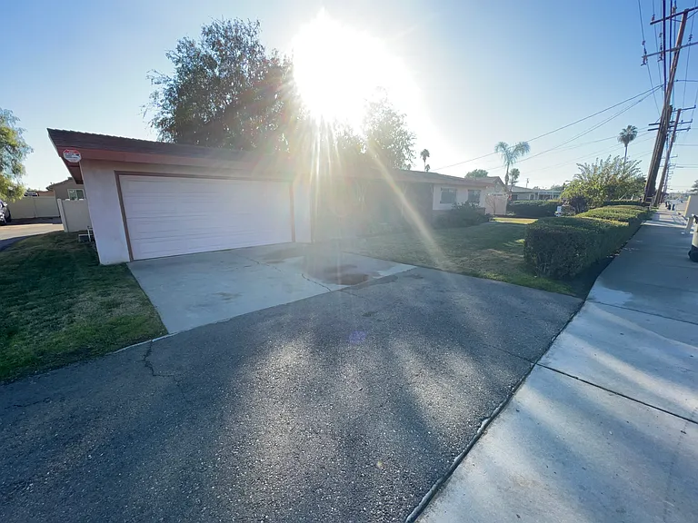 21849 Cottonwood Ave — Photo 5