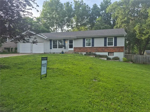 9304 E 81st St, Raytown, MO 64138