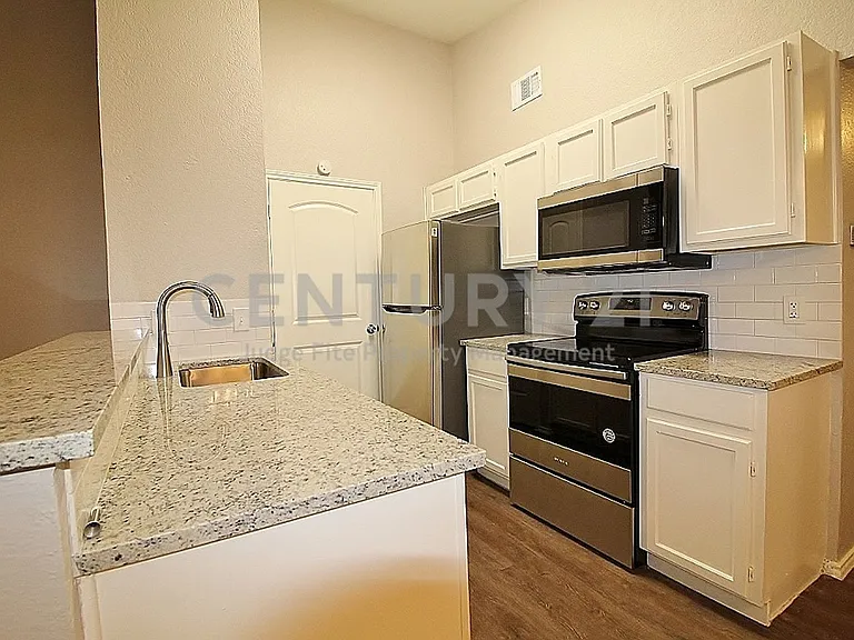 6620 S Creek Dr — Photo 7