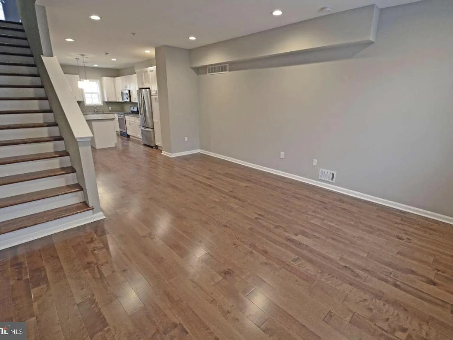 3 bed, 2.5 bath, 2200 sqft, $2,995 — Photo 1
