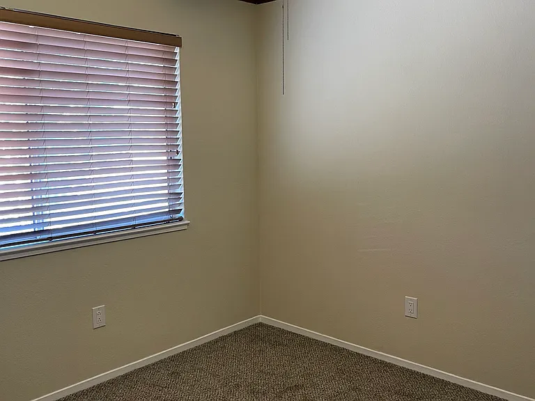 423 Kinsmill Ct — Photo 16