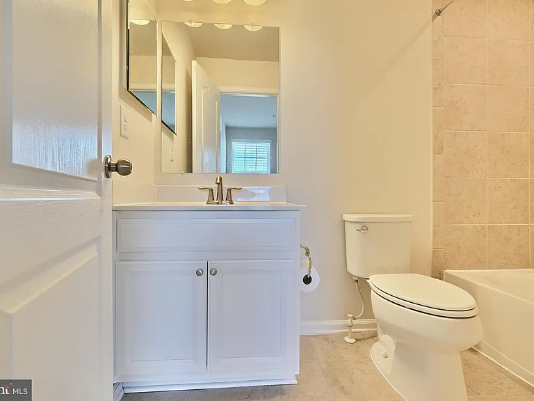 8016 Blue Stream Dr — Photo 27