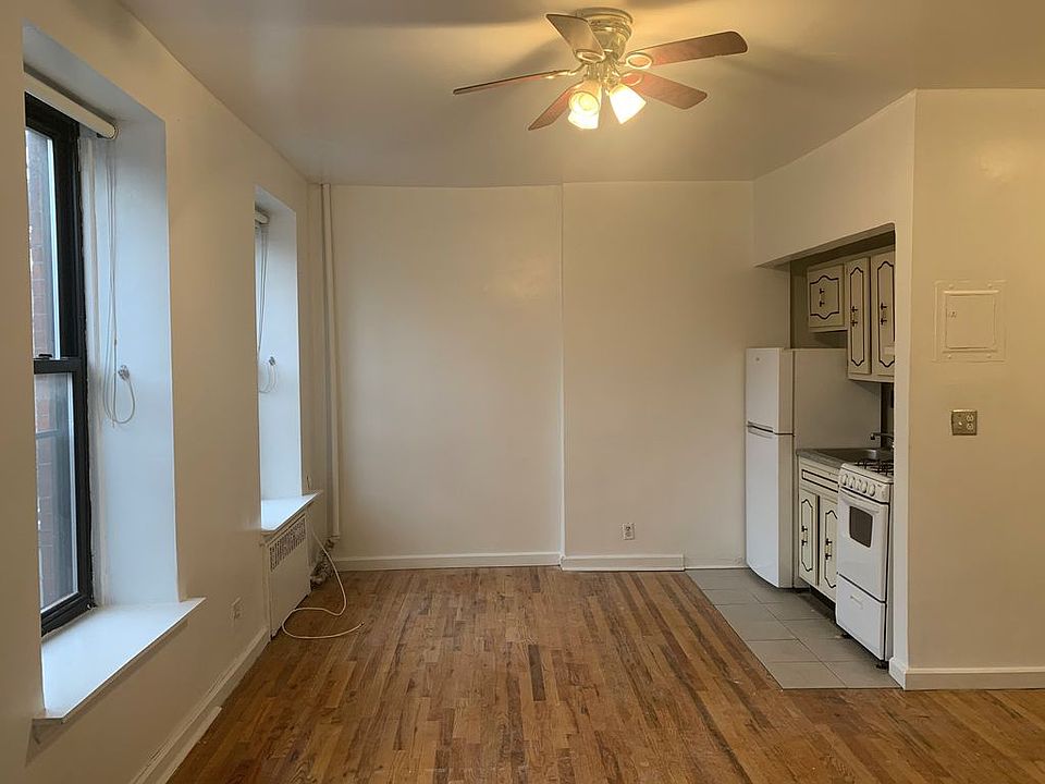 2nd image of 118 Saint James Pl APT 2F