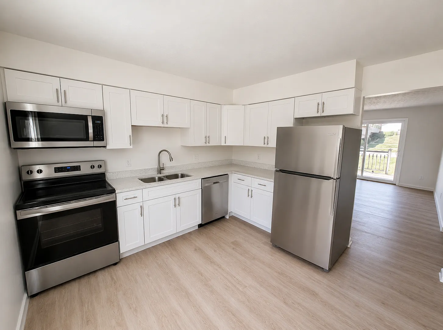 2 bed, 1.5 bath, 1328 sqft, $1,500 — Photo 2