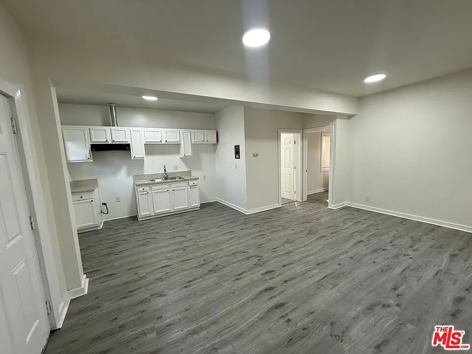 1 bed, 1.0 bath, 800 sqft, $1,990 — Photo 3