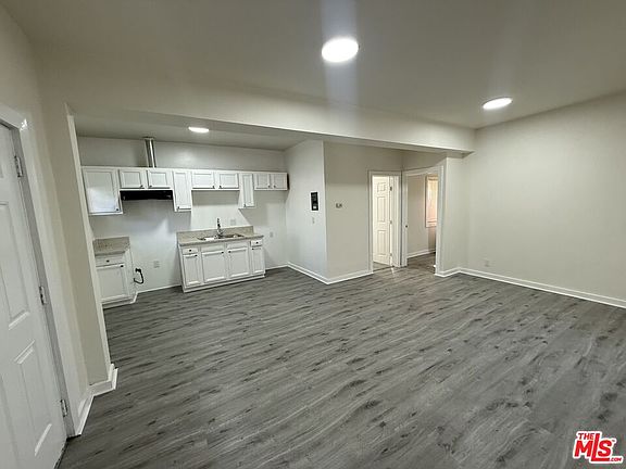3rd image of 400 S Rampart Blvd #7
