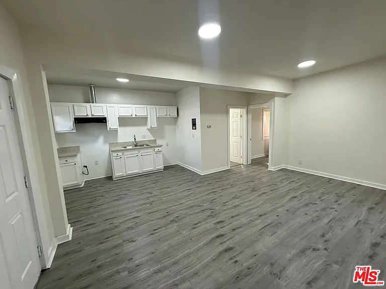 400 S Rampart Blvd #7 — Photo 3