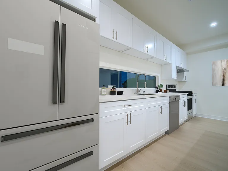 801 E 84th Pl — Photo 13
