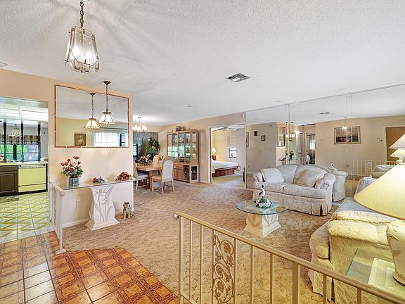 3rd image of 555 SE Sunnybrook Terrace