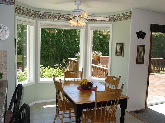 Kitchen Eating Area