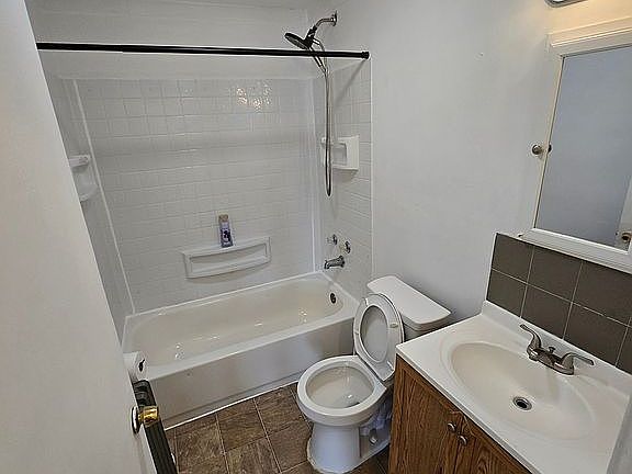 3rd image of 17003 Albers Ave