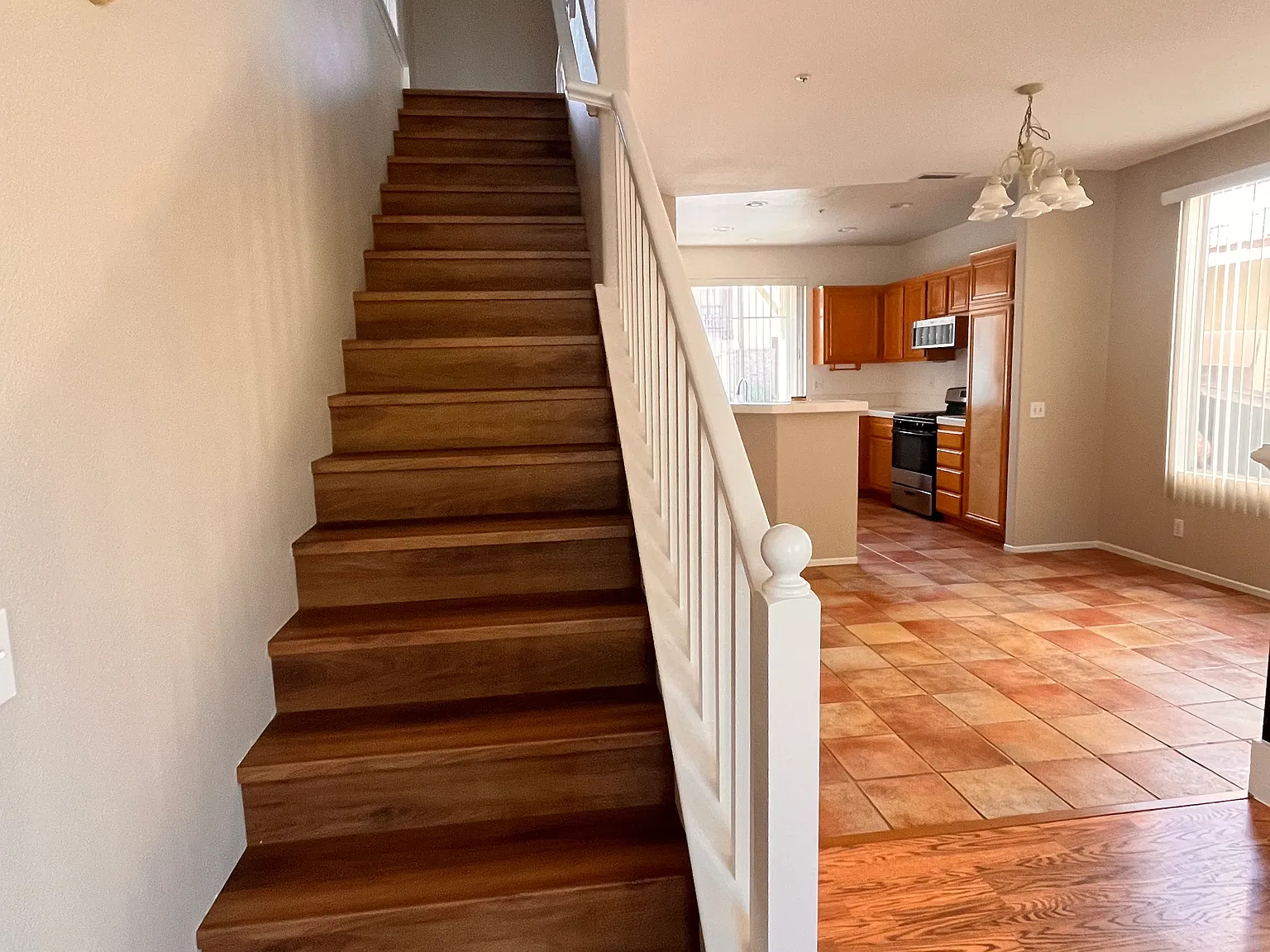 4 bed, 1939 sqft, $4,200 — Photo 3