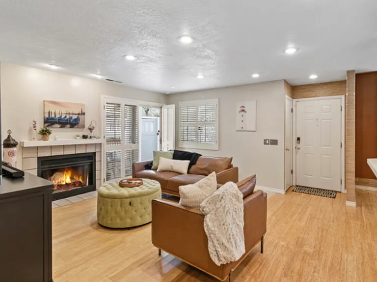 1498 E Foxboro Dr S #1 — Photo 3
