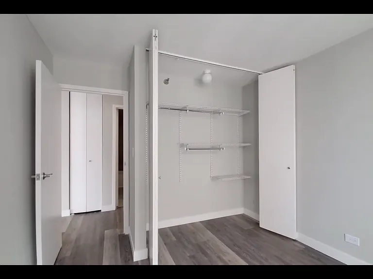 10 E Delaware Pl #21B — Photo 10
