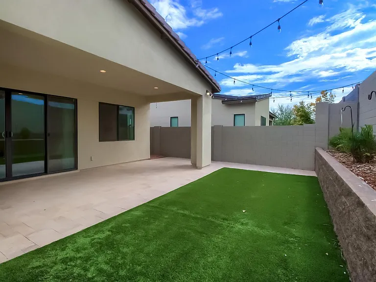 1005 E Paseo Way — Photo 59