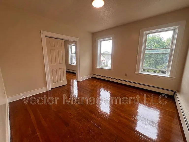 1166 Dixwell Ave #10 — Photo 2