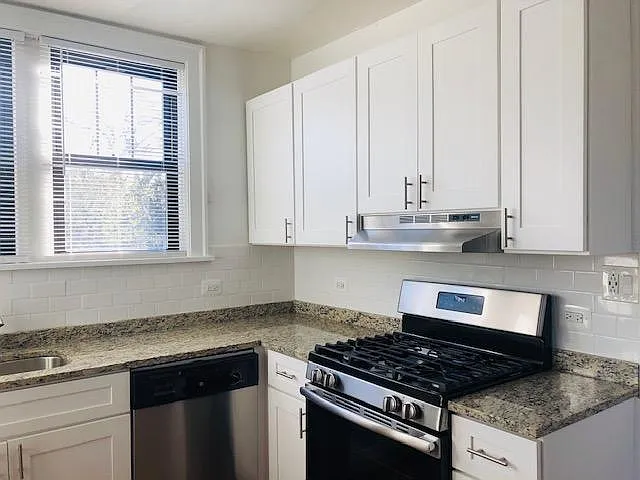1235 Elmwood — Photo 3