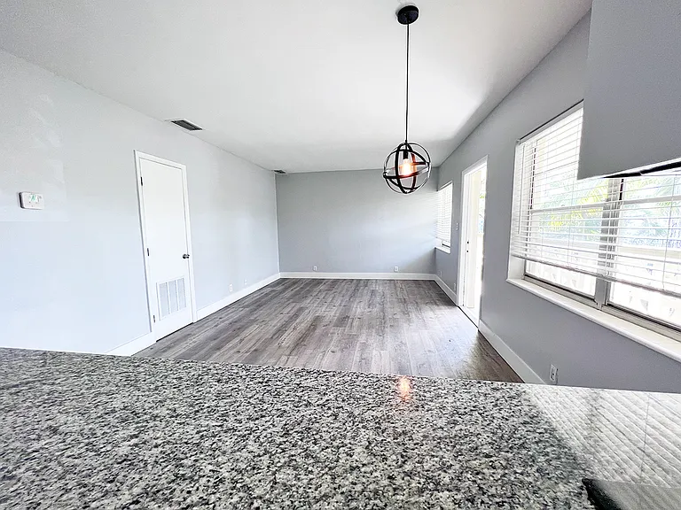 312 NE 15th Ave — Photo 10