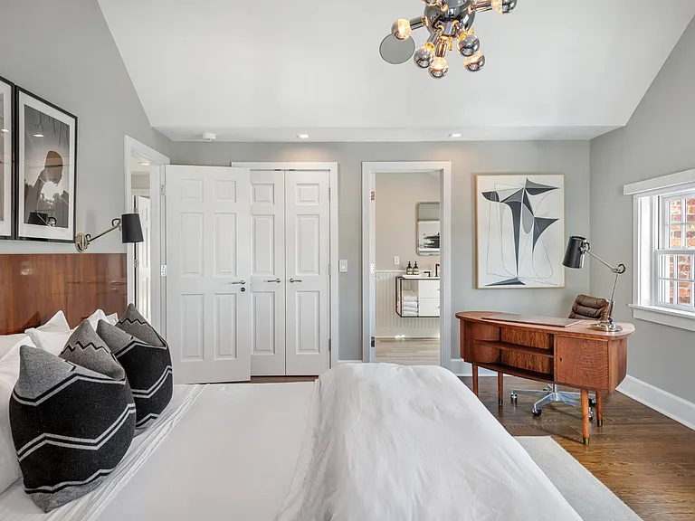 136 Jermain Ave — Photo 18