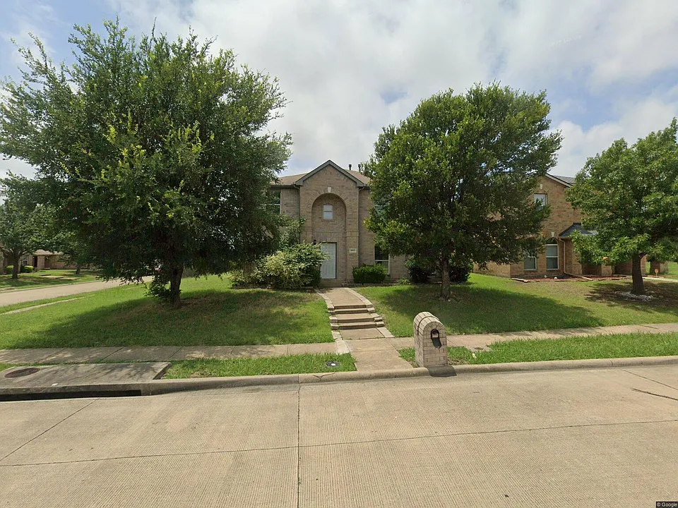 3021 Helen Ln
