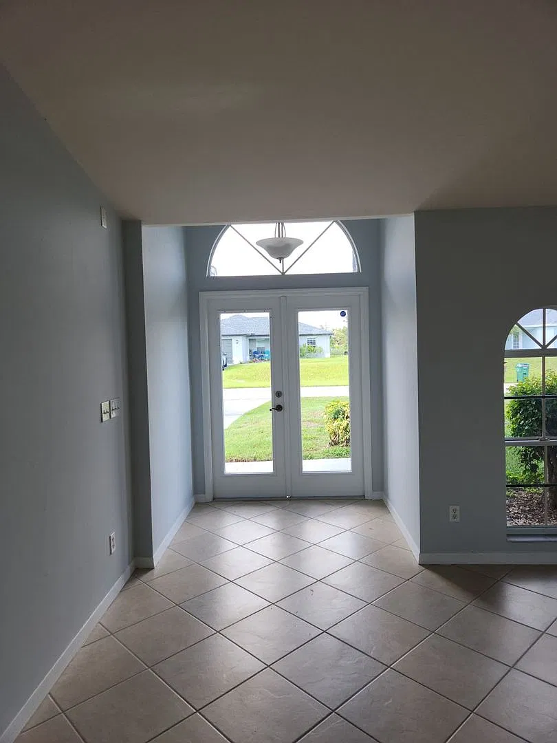 3BR/2BA Single Family House Available — Photo 3