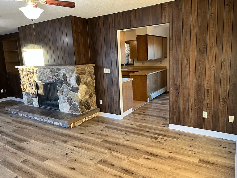 120 Railroad St — Photo 5