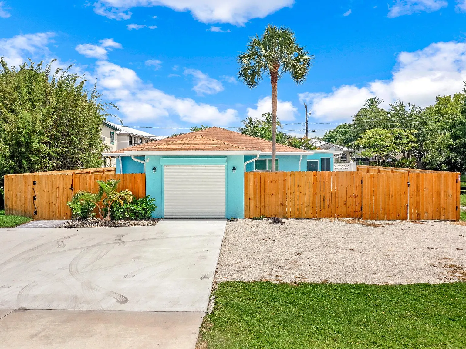 2529 Linwood Ave — Photo 3