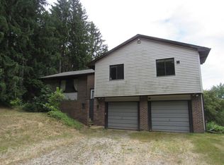 1060 Baker Rd, Fenton, MI 48430