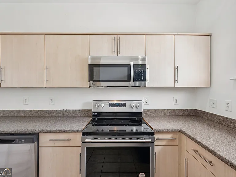 2596 Bates St SE — Photo 17